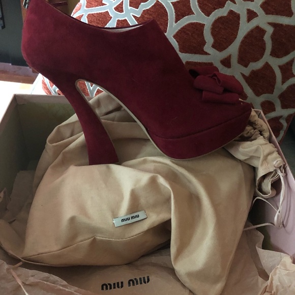 Gorgeous Miu Miu suede heels - Picture 3 of 3
